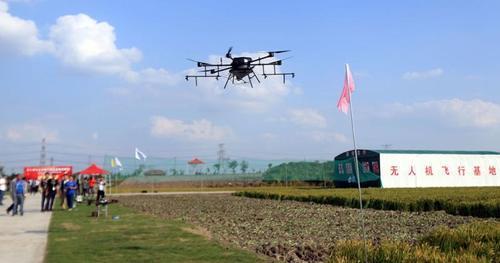 上海首个农业无人机应用实训基地落户松江,现场展示无人机喷洒农药&hellip;&hellip;